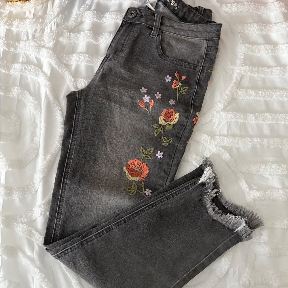 Indigo Thread Co Embroidered Women's Ankle Jeans - Picture 3 of 7